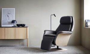 stressless sam recliner with powered wood base