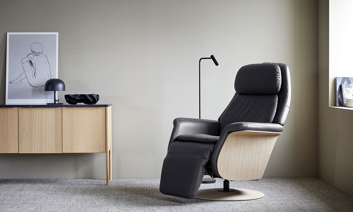 stressless sam recliner with powered wood base